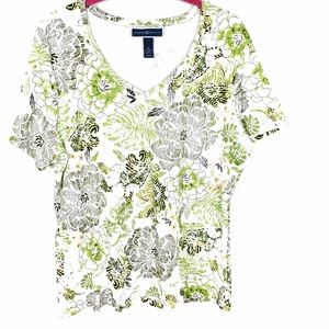 3/$25 Flower Patterned V neck Top